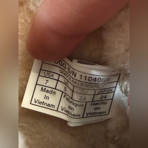 UGG WOMEN'S AIKA CHESTNUT SUEDE Size 7 - Picture 4 of 6